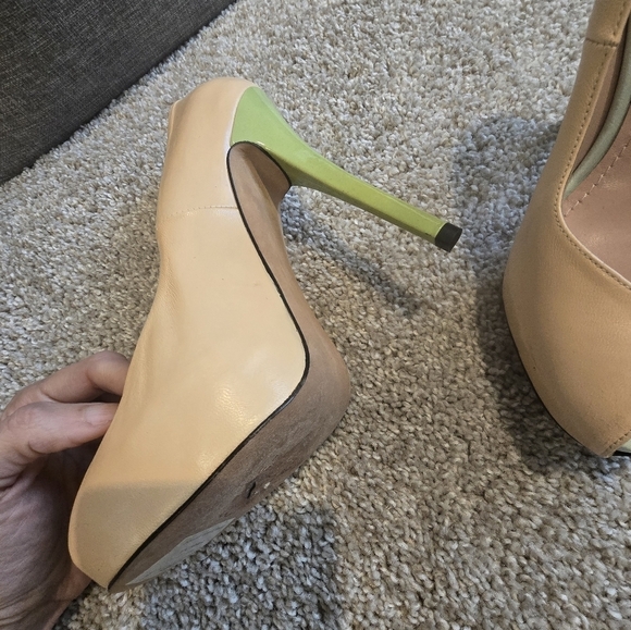 Stuart Weitzman Women's Peach Peep-Toe Heels- Nude & Lime - Picture 5 of 11